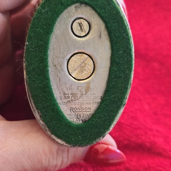 Ronson vintage table top lighters. 2 Queen Anne and 1 Decanter lighters. - Picture 5 of 7